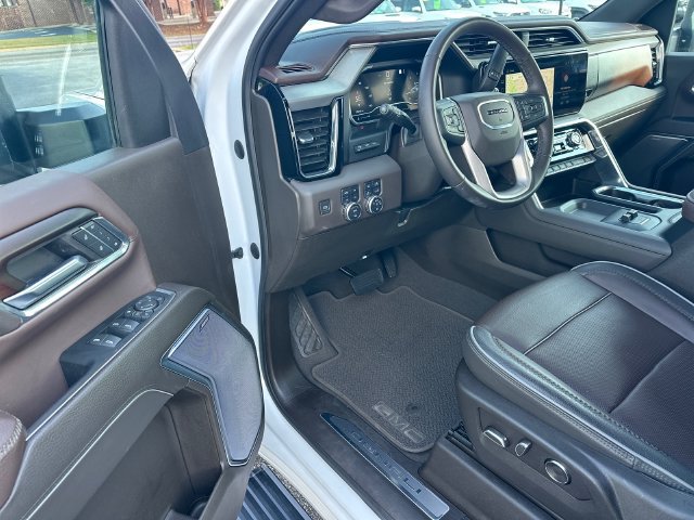 Used 2024 GMC Sierra 2500 Denali w/ Denali Reserve Package AWD/4WD image 15