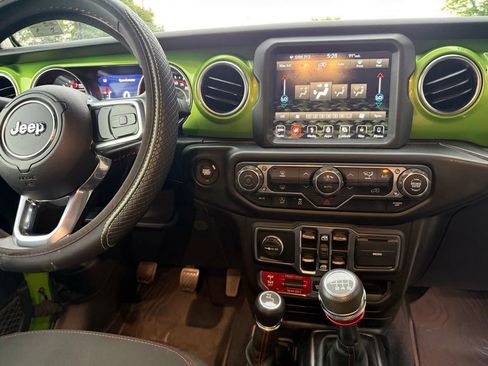 Used 2019 Jeep Wrangler Unlimited Rubicon AWD/4WD image 16