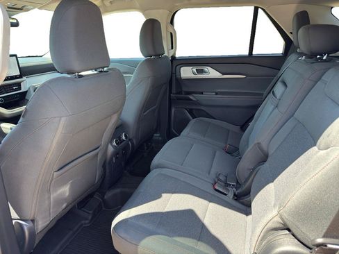 Used 2025 Ford Explorer Active AWD/4WD image 10