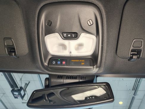 Used 2023 Chevrolet Colorado Z71 w/ Z71 Convenience Package 2 image 16