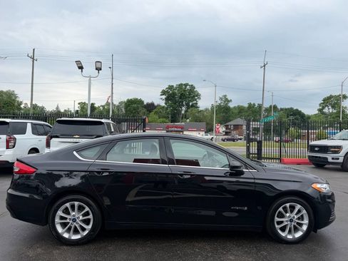 Used 2019 Ford Fusion SE FWD image 4