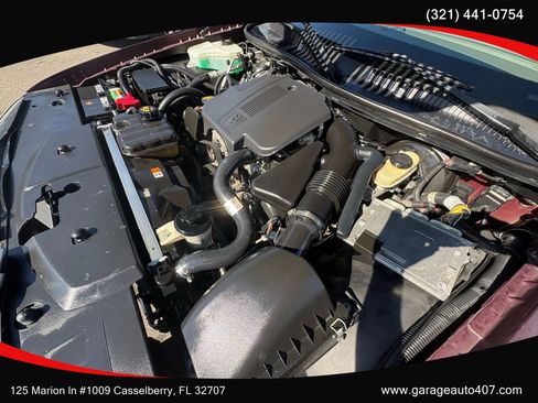 Used 2010 Lincoln Town Car Signature Limited image 39