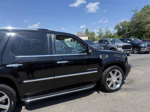 Used 2013 Cadillac Escalade Luxury AWD/4WD image 11