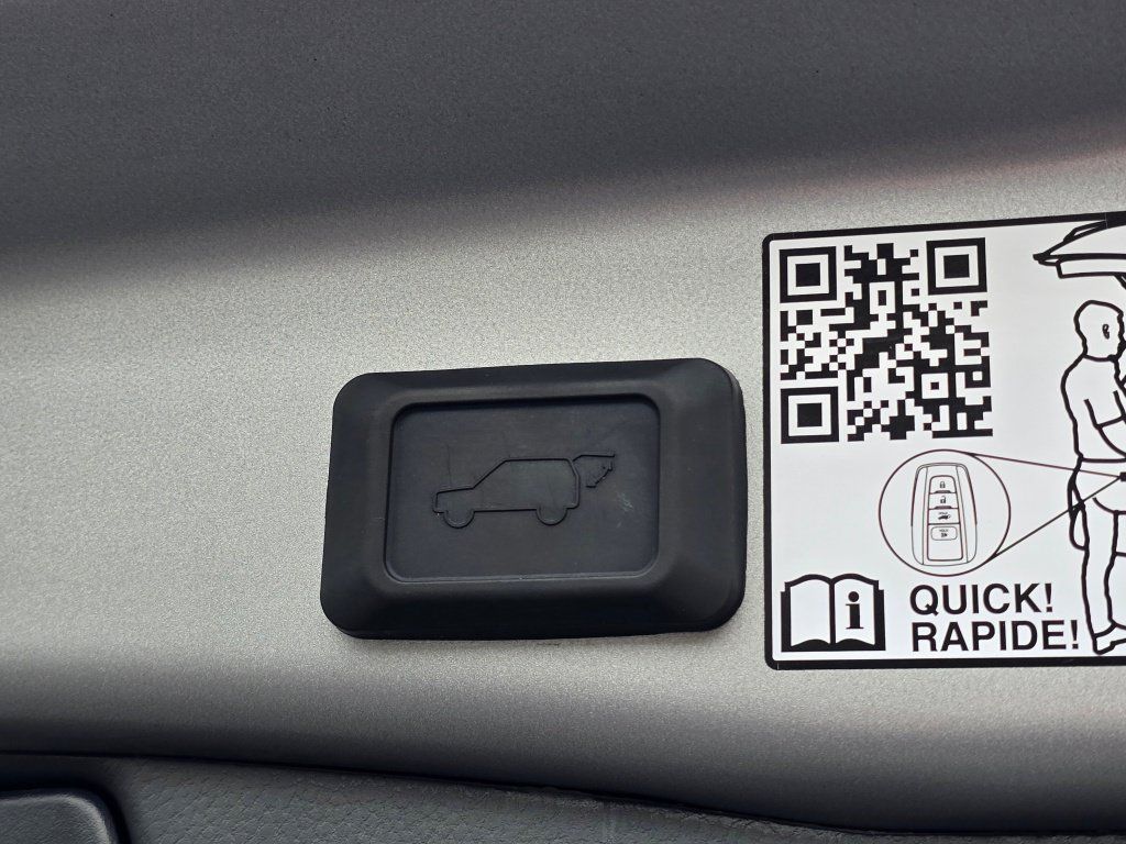 Used 2025 Toyota RAV4 XSE w/ Advanced Technology Package AWD/4WD image 25