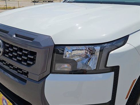 Used 2025 Nissan Frontier SV w/ SV Convenience Package RWD image 7