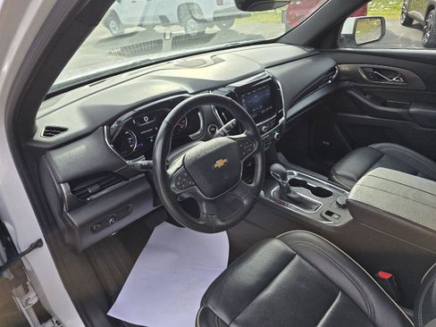 Used 2023 Chevrolet Traverse Premier image 12