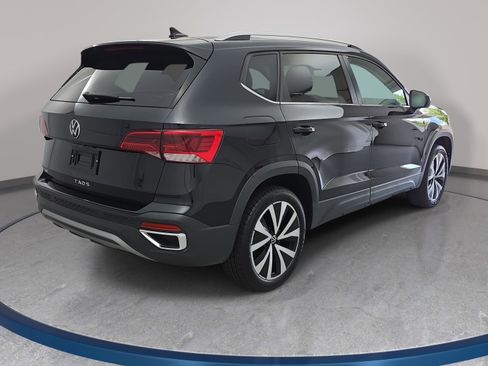 Certified 2024 Volkswagen Taos SE FWD image 5