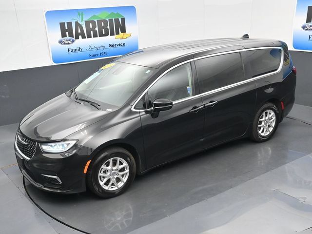 Used 2024 Chrysler Pacifica Touring-L FWD image 23