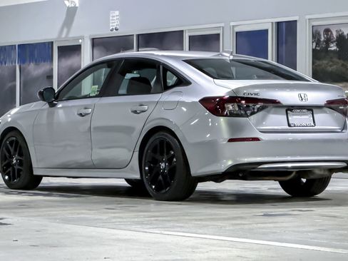 Used 2025 Honda Civic Sport image 3