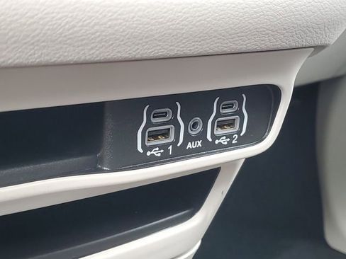 Used 2024 Chrysler Pacifica Touring-L FWD image 20