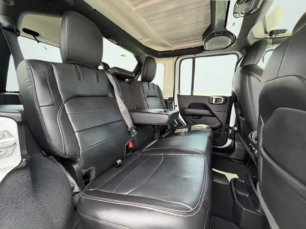 Used 2022 Jeep Wrangler Unlimited Sahara AWD/4WD image 26