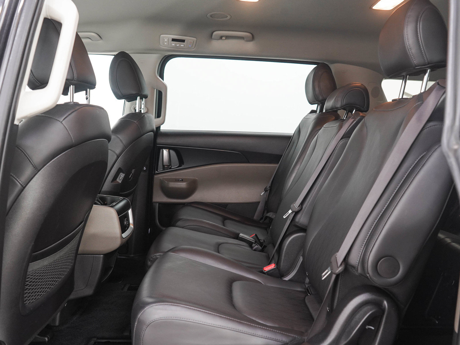 Used 2025 Kia Carnival FWD image 15
