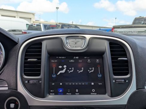 Used 2022 Chrysler 300 Touring RWD image 17
