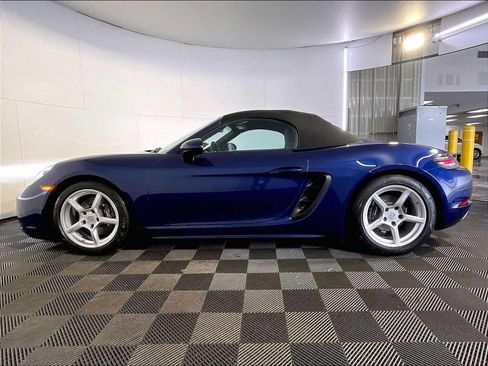 Used 2022 Porsche 718 Boxster RWD image 2