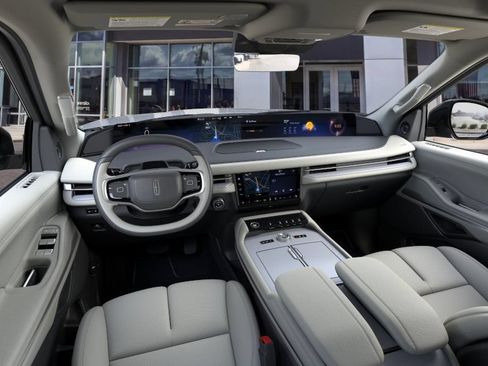 New 2026 Lincoln Navigator L Reserve AWD/4WD image 9