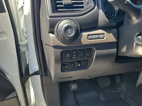 Used 2024 Nissan Titan PRO-4X w/ Pro-4x Convenience Package AWD/4WD image 22