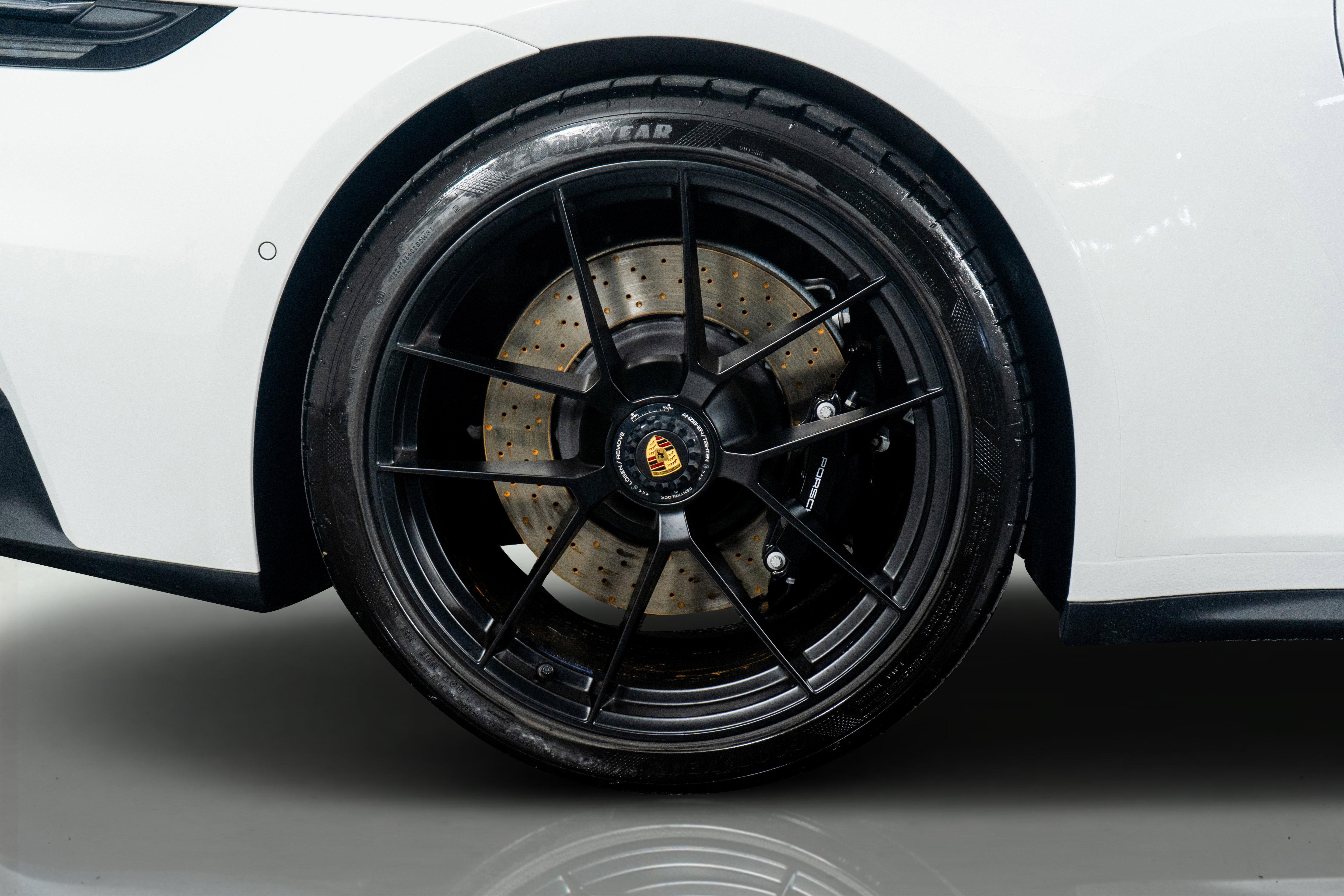 Used 2025 Porsche 911 Carrera 4 GTS AWD/4WD image 9