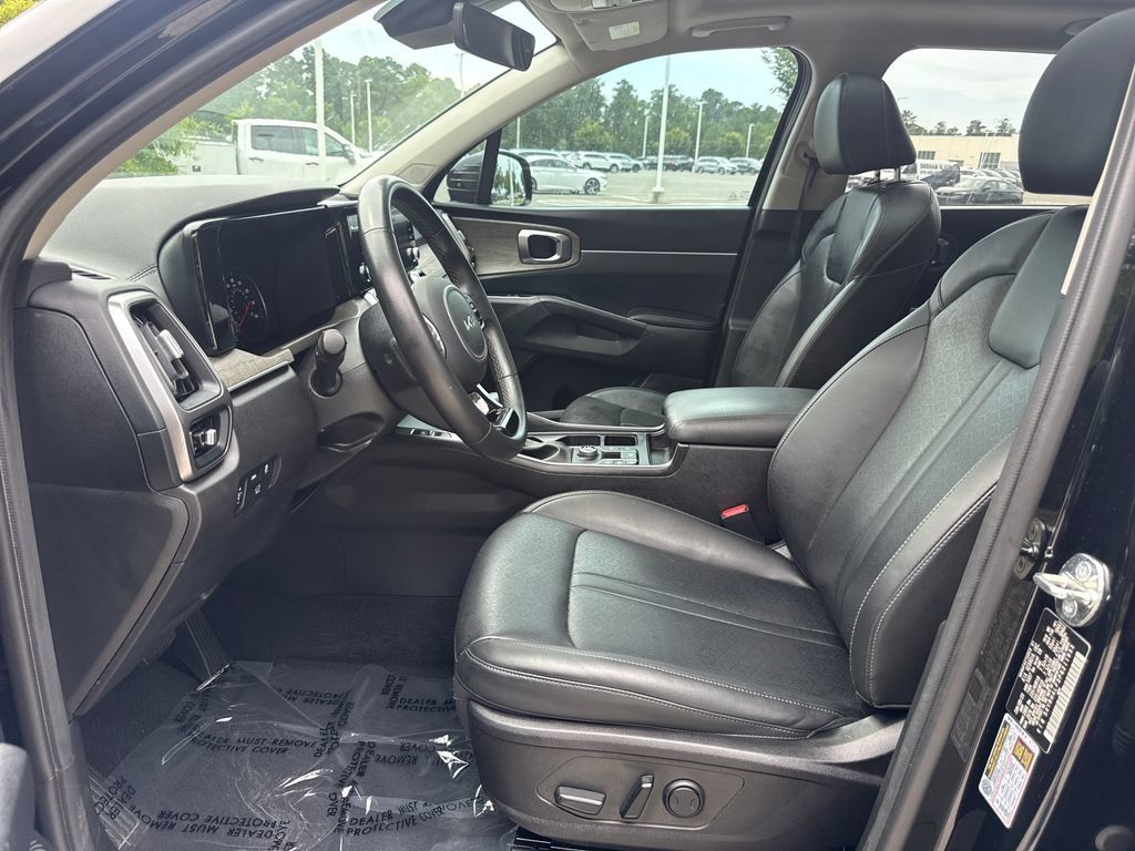 Used 2023 Kia Sorento EX w/ Panoramic Sunroof Package FWD image 12