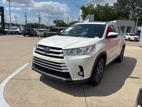 Used 2019 Toyota Highlander XLE image 3