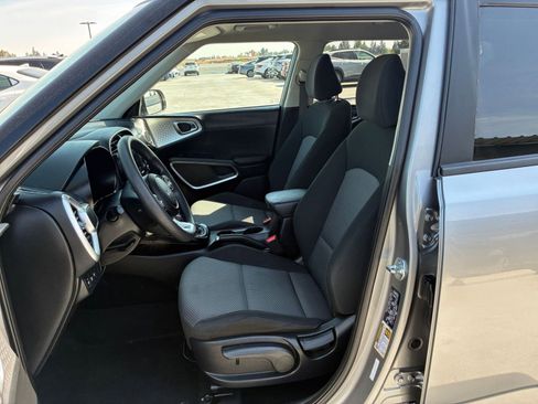 Used 2025 Kia Soul LX w/ LX Technology Package image 24