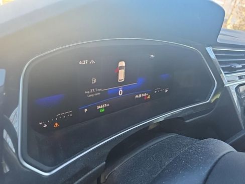 Used 2023 Volkswagen Tiguan SE w/ Panoramic Sunroof Package image 15