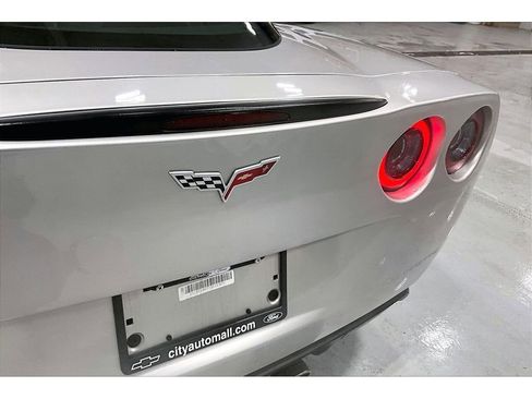 Used 2007 Chevrolet Corvette Coupe w/ Preferred Equipment Group RWD image 9