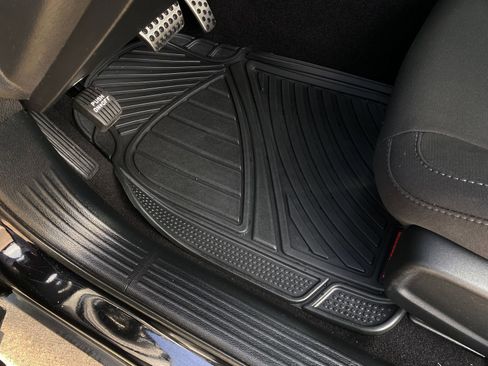 Used 2022 Dodge Challenger R/T image 11