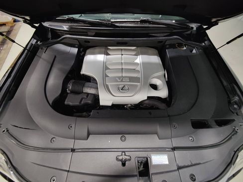 Used 2015 Lexus LX 570 4WD w/ Luxury Package image 4