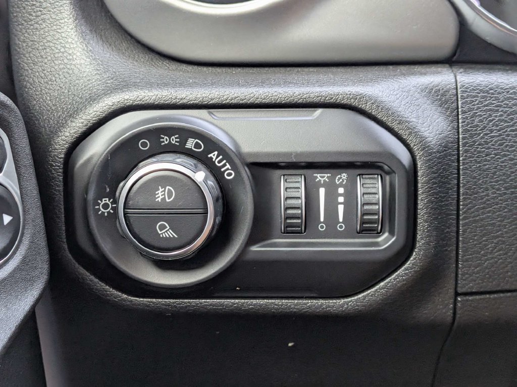 Used 2021 Jeep Gladiator Sport AWD/4WD image 17