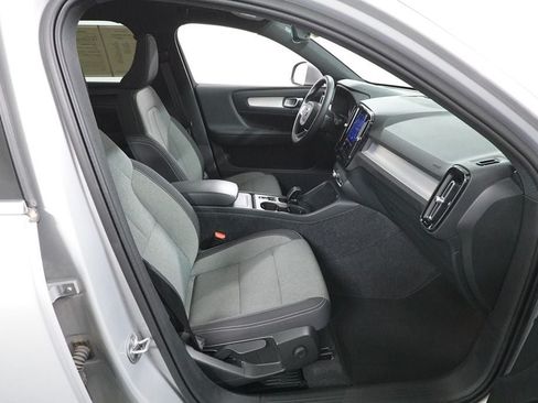 Used 2025 Volvo XC40 B5 Core AWD/4WD image 30