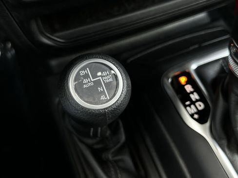 Used 2025 Jeep Wrangler Unlimited Sahara w/ Safety Group AWD/4WD image 21