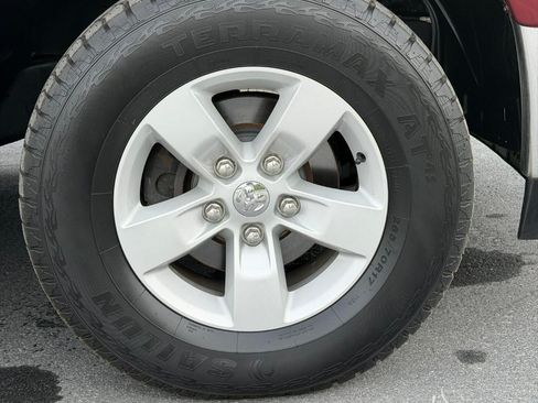 Used 2019 RAM 1500 Classic SLT AWD/4WD image 37