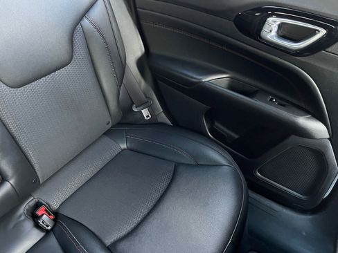 Used 2025 Jeep Compass Trailhawk image 38