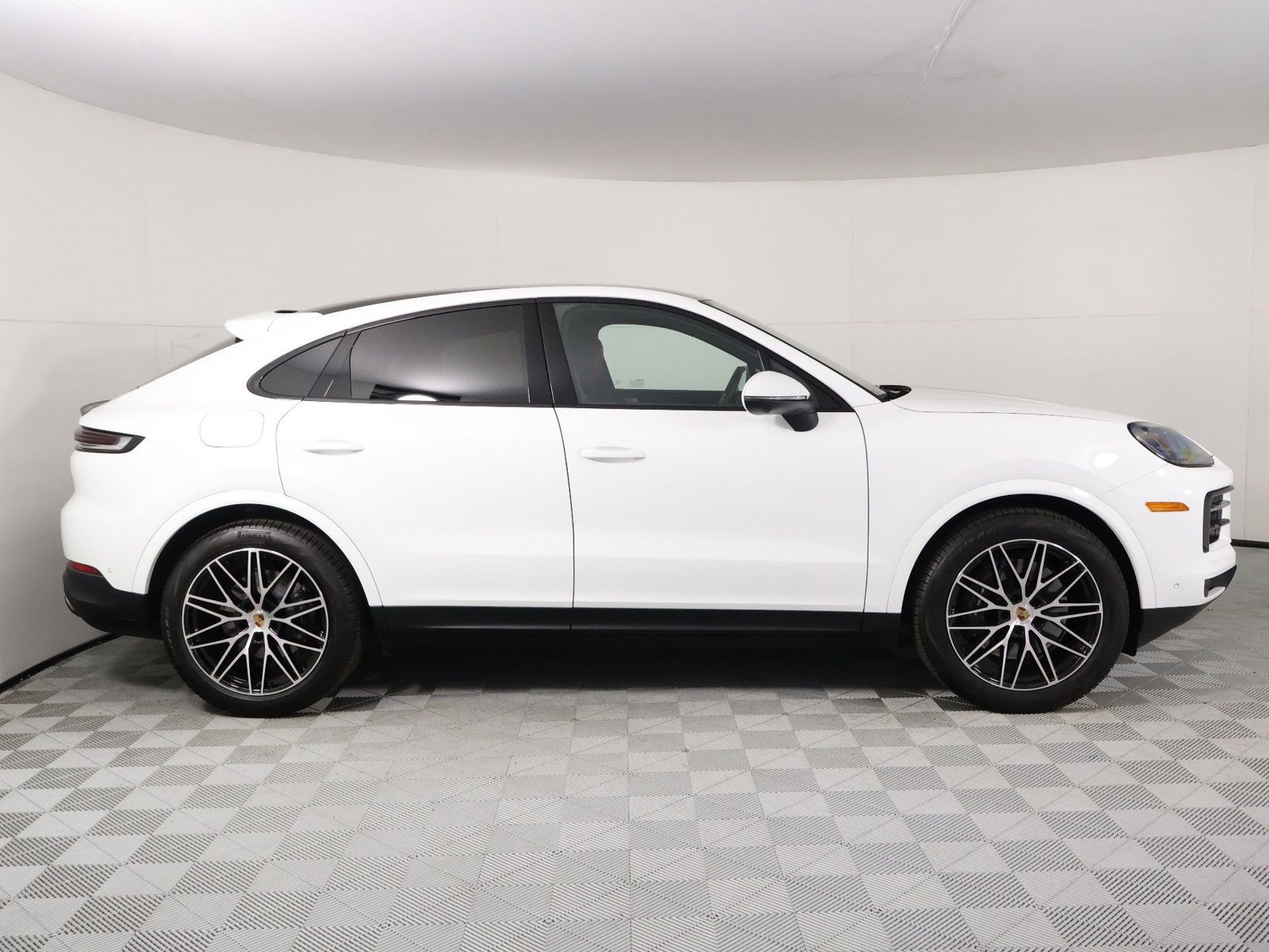 Certified 2026 Porsche Cayenne Coupe AWD/4WD image 8