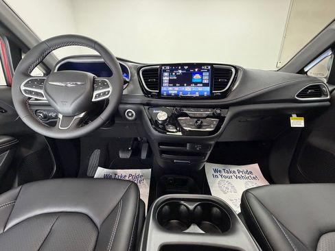 New 2026 Chrysler Pacifica Select AWD/4WD image 12