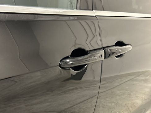 Used 2025 Chrysler Pacifica Select FWD image 13
