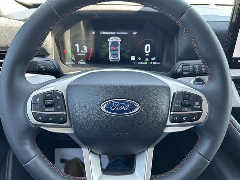 Used 2025 Ford Explorer Active AWD/4WD image 16