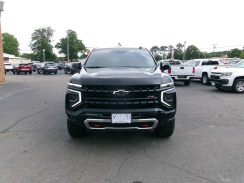 Used 2025 Chevrolet Suburban Z71 AWD/4WD image 3