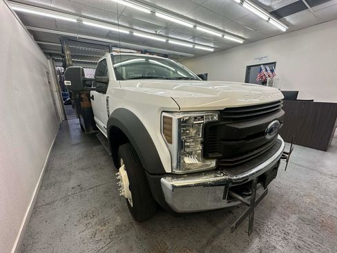 Used 2018 Ford F550 2WD Regular Cab Super Duty w/ Power Equipment Group image 20