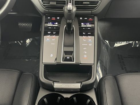 Used 2025 Porsche Macan image 20