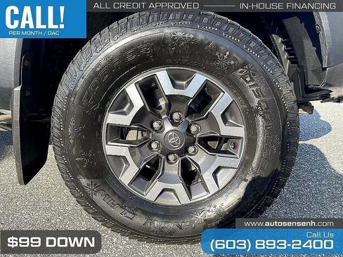 Used 2021 Toyota Tacoma TRD Off-Road w/ Technology Package AWD/4WD image 10