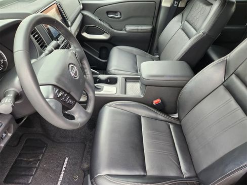 Used 2024 Nissan Frontier SL w/ Technology Package image 13