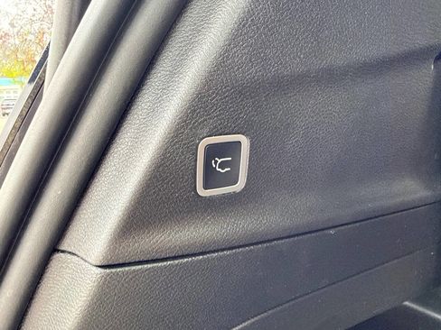 Used 2018 Chrysler Pacifica Touring-L Plus FWD image 33