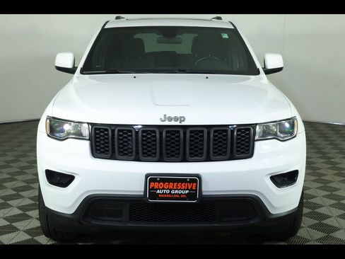 Used 2021 Jeep Grand Cherokee Laredo AWD/4WD image 19