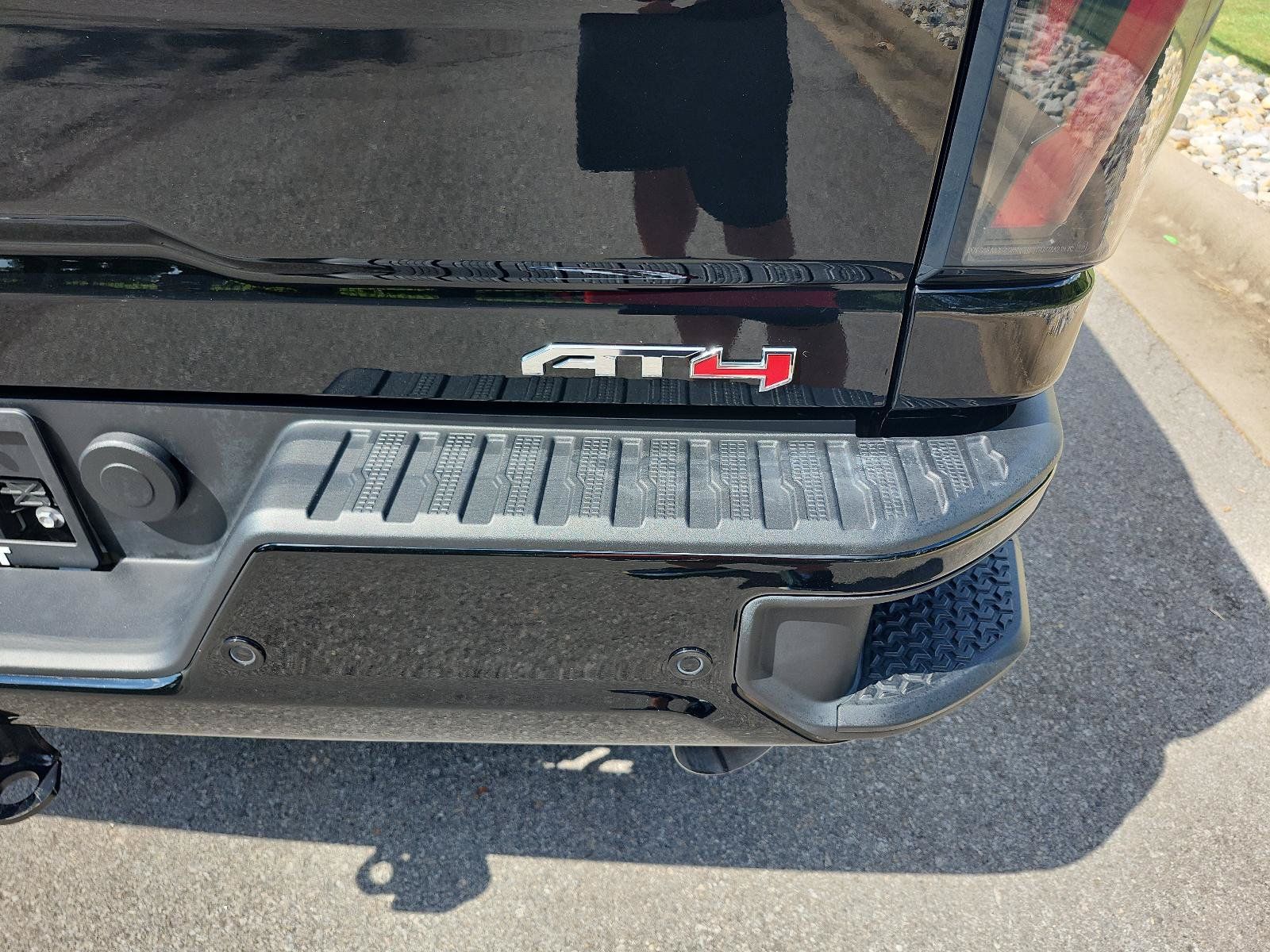 Used 2025 GMC Sierra 2500 AT4 w/ AT4 Premium Plus Package AWD/4WD image 5