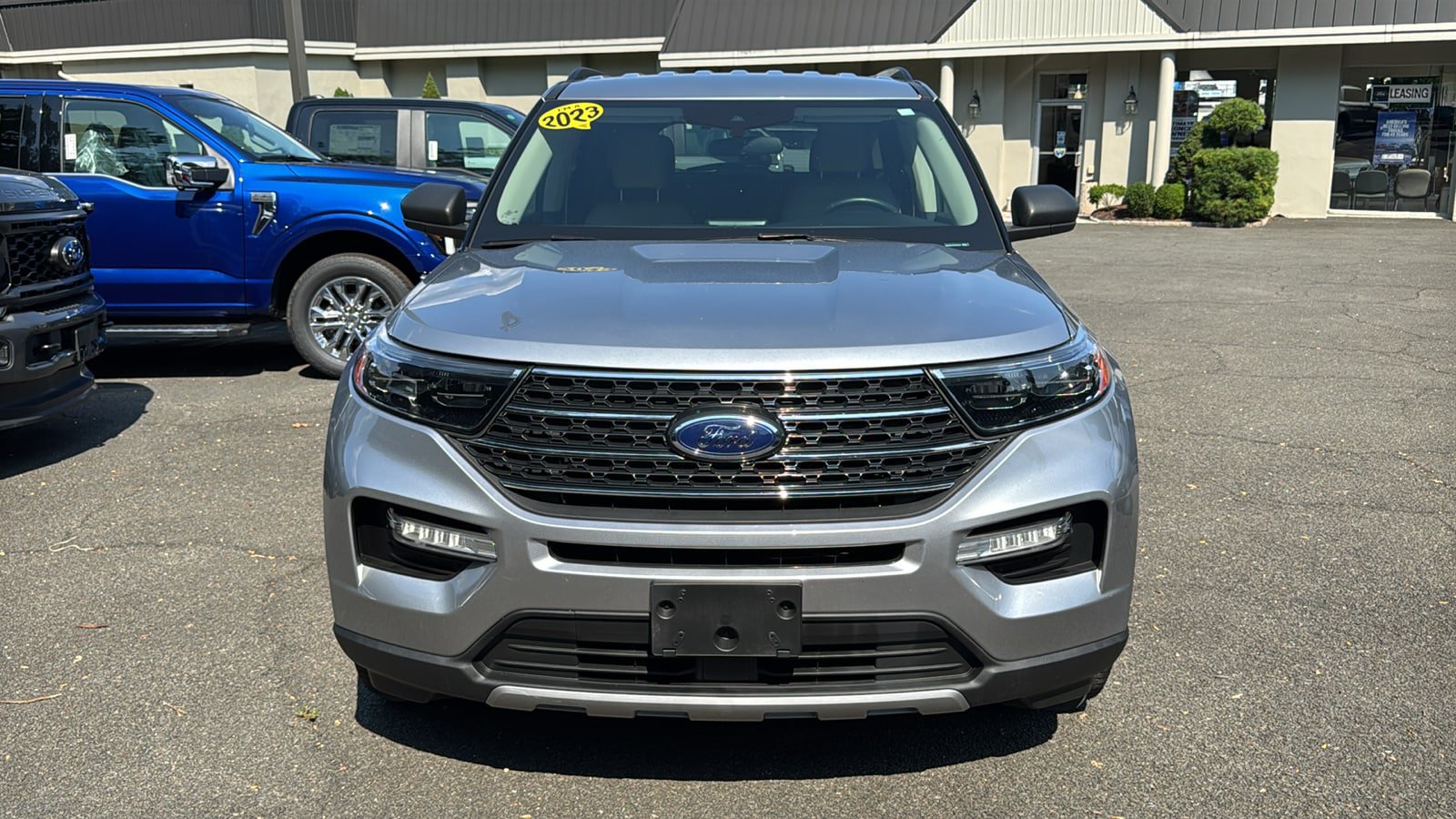 Used 2023 Ford Explorer XLT w/ Equipment Group 202A AWD/4WD image 2