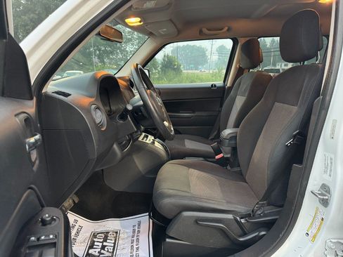 Used 2013 Jeep Patriot Latitude AWD/4WD image 15