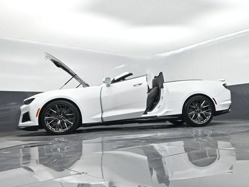 Used 2022 Chevrolet Camaro ZL1 RWD image 72