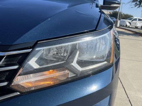 Used 2018 Volkswagen Passat 2.0T R-Line image 6