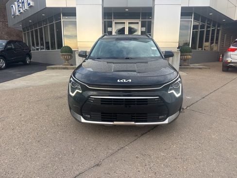 Used 2023 Kia Niro EX Touring image 2